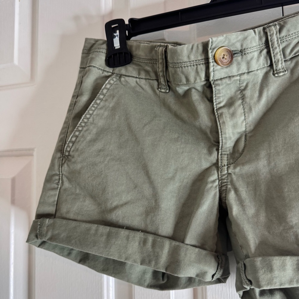 American Eagle Women's Midi Shorts Size 4 Olive Green Khaki Stretch Casual - Picture 4 of 9